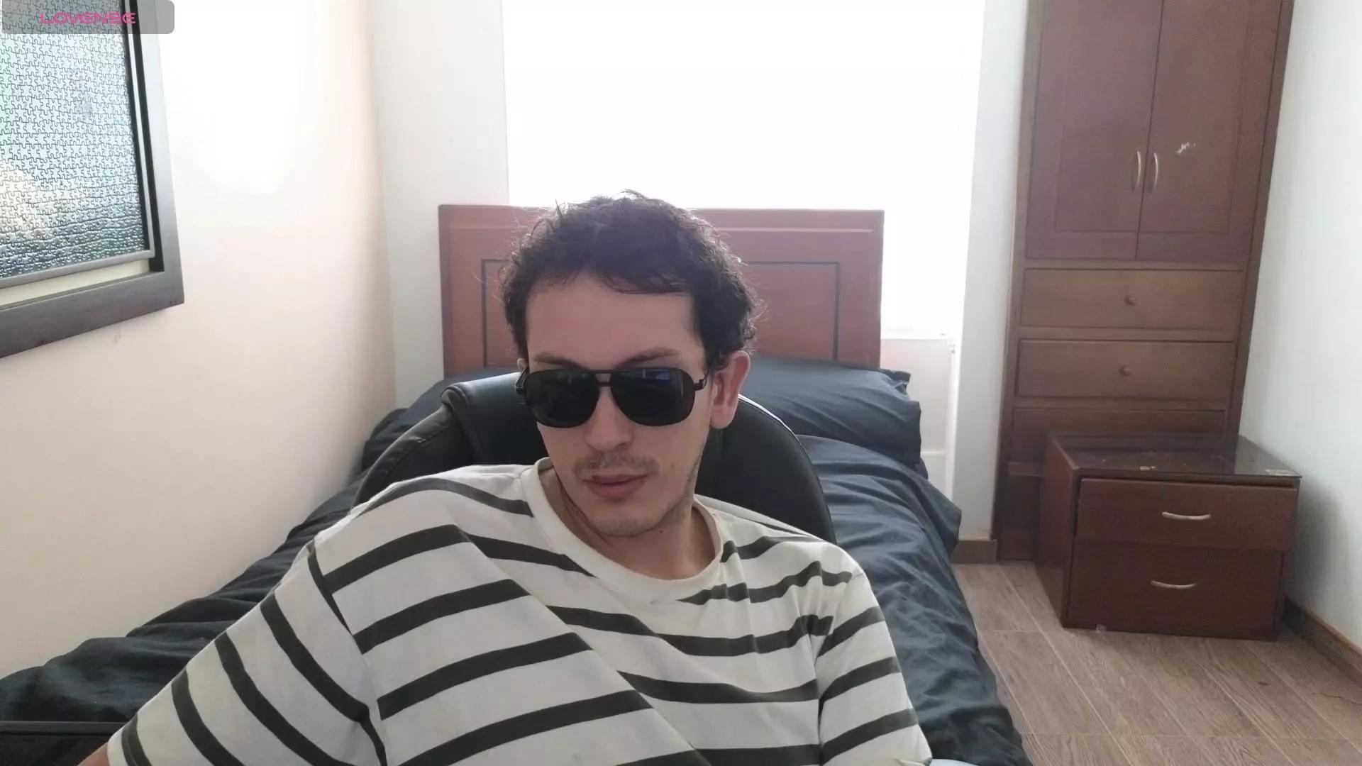 Serguioguecha33 on Cam4 