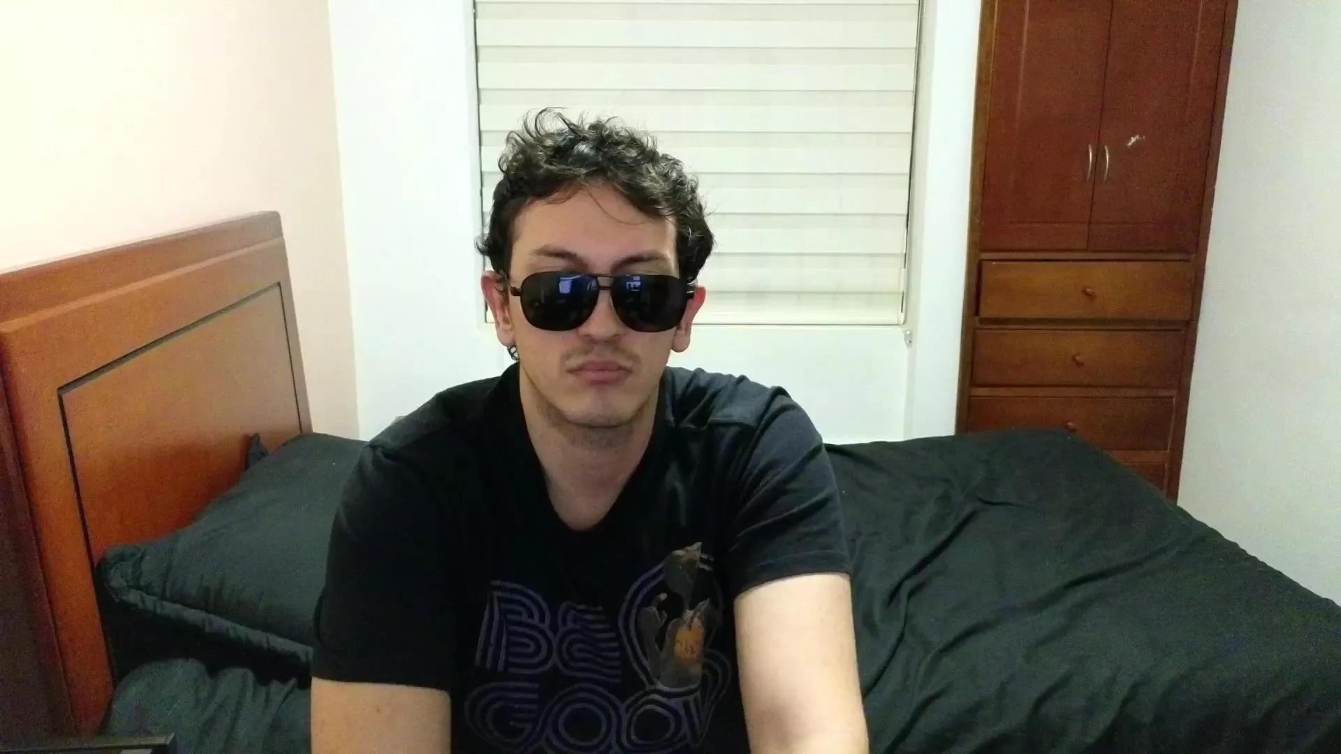 Serguioguecha33 on Cam4 