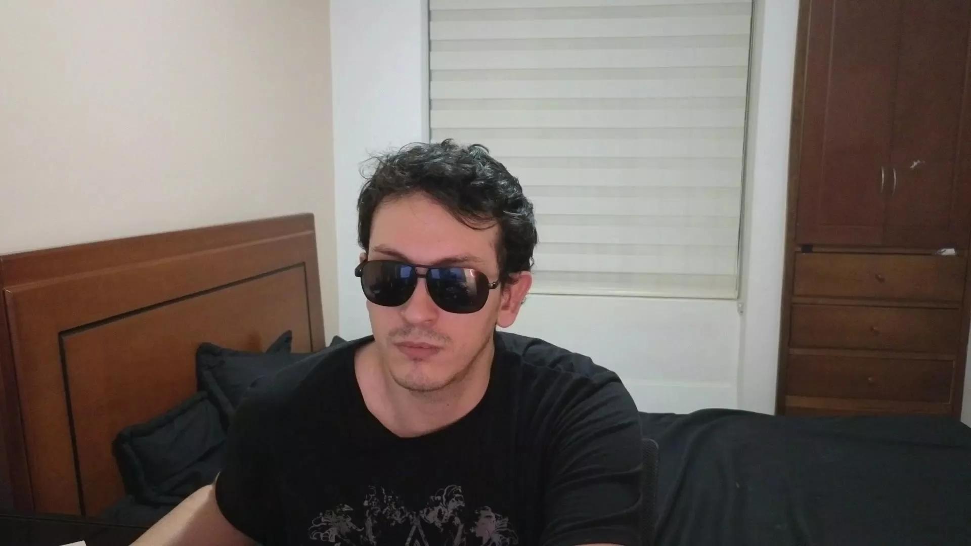 Serguioguecha33 on Cam4 