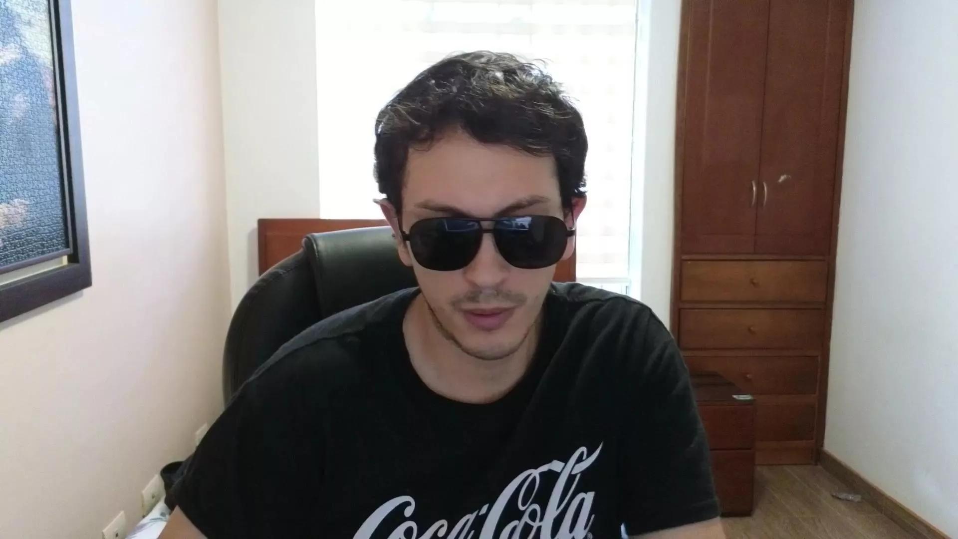 Serguioguecha33 on Cam4 