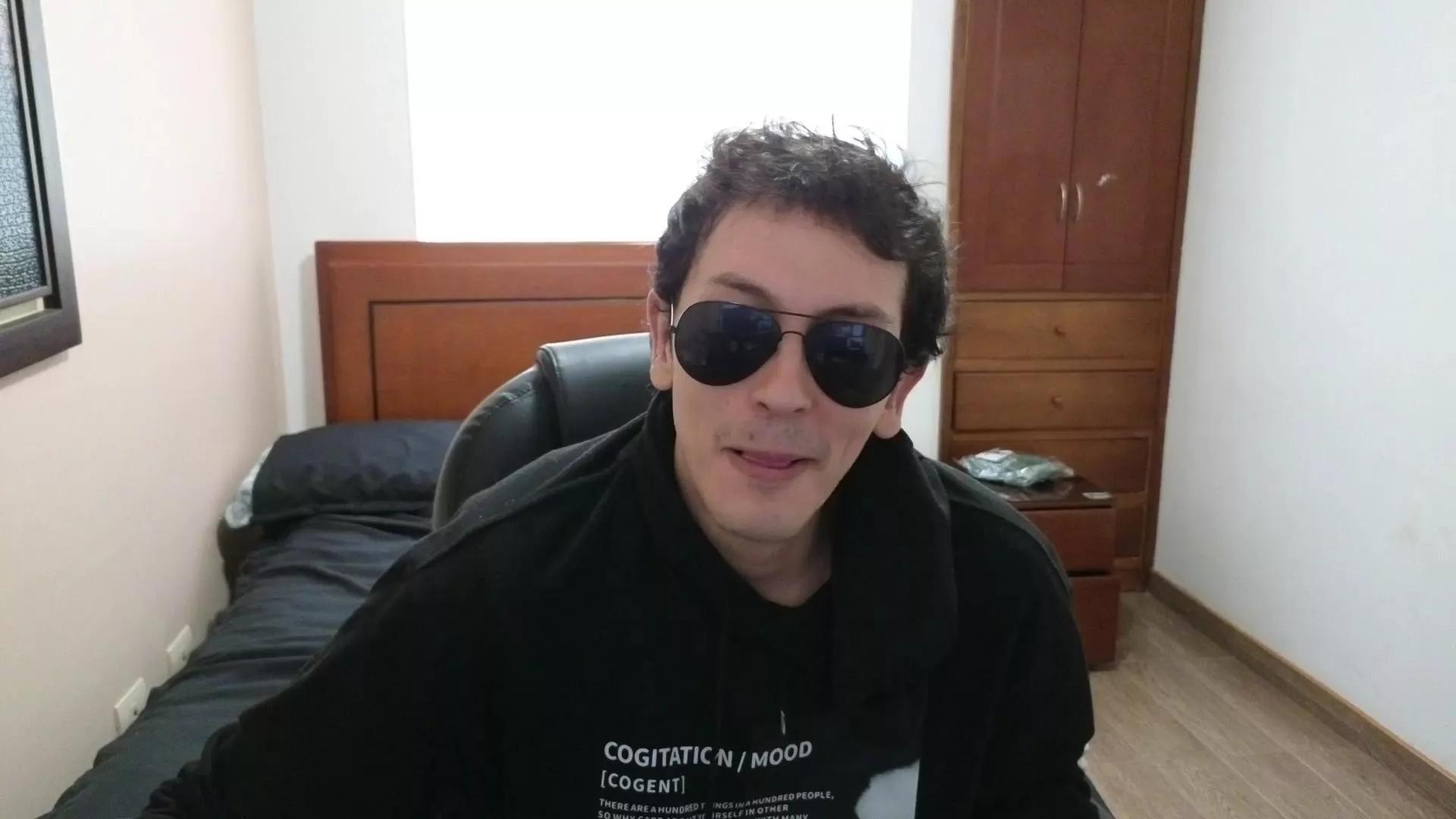 Serguioguecha33 on Cam4 