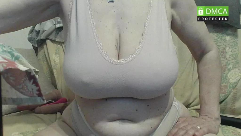sexy_tettona on Cam4 