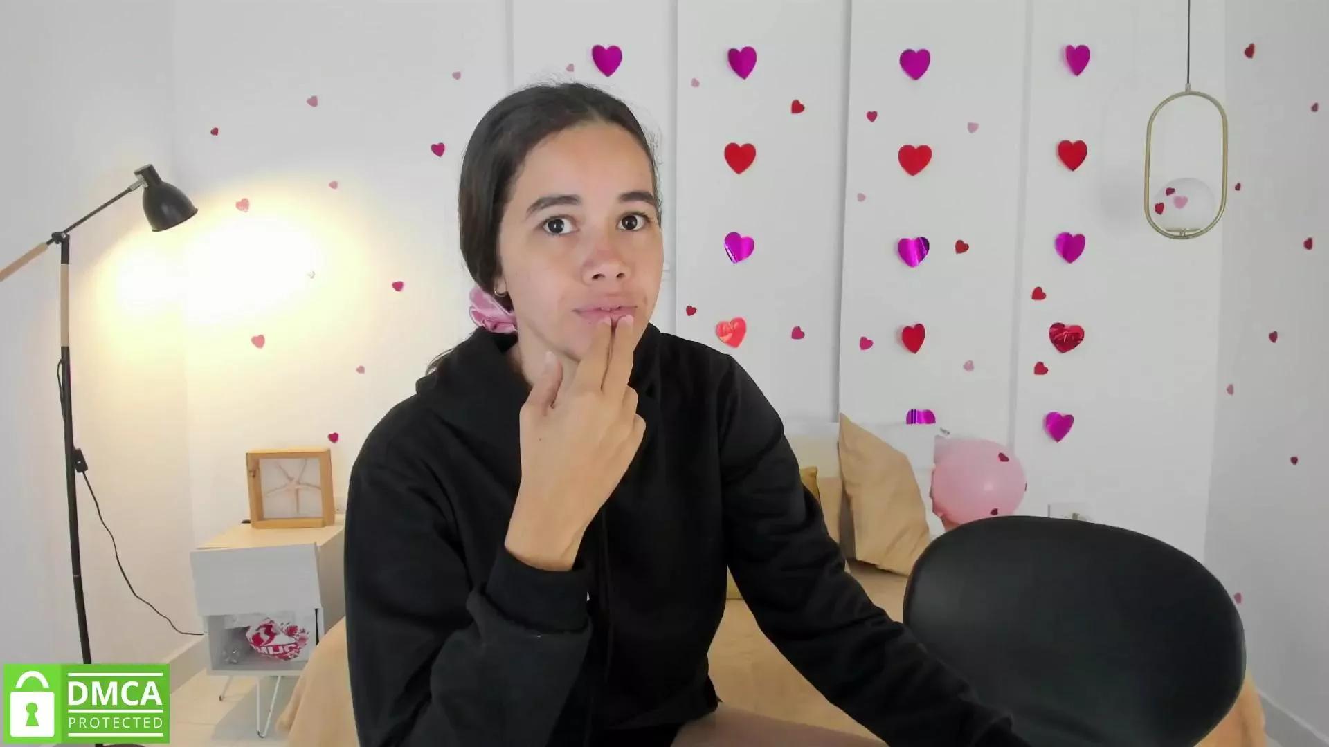 sexychanell_18 on Cam4 