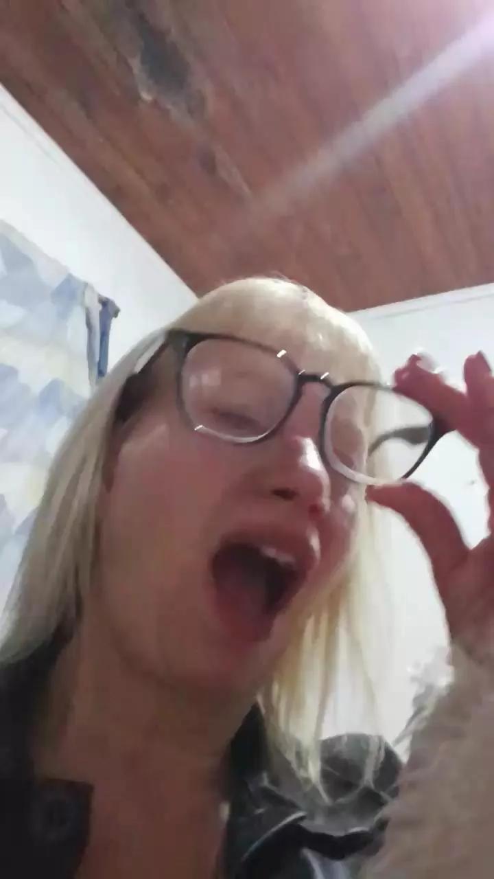 Sexymilf69_ on Cam4 
