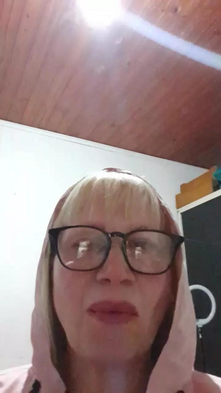Sexymilf69_ on Cam4 