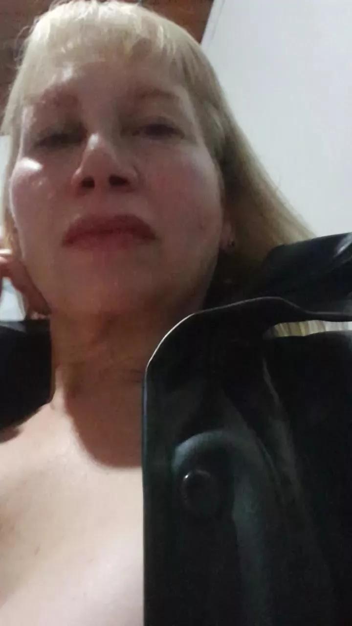 Sexymilf69_ on Cam4 