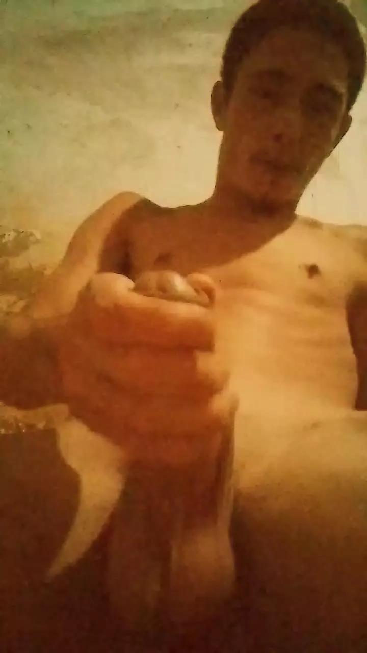 Sharkbird on Cam4 