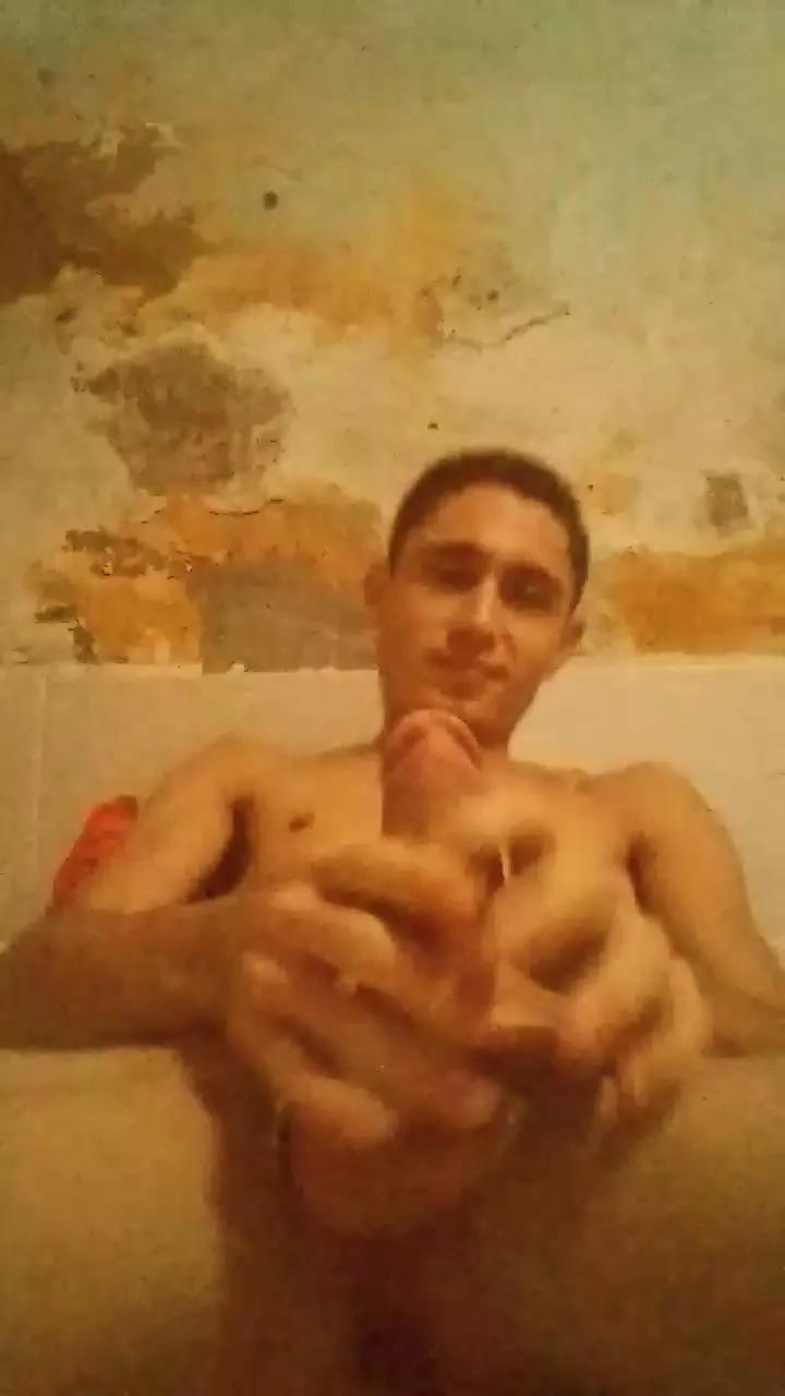 Sharkbird on Cam4 