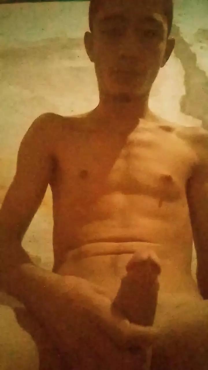 Sharkbird on Cam4 