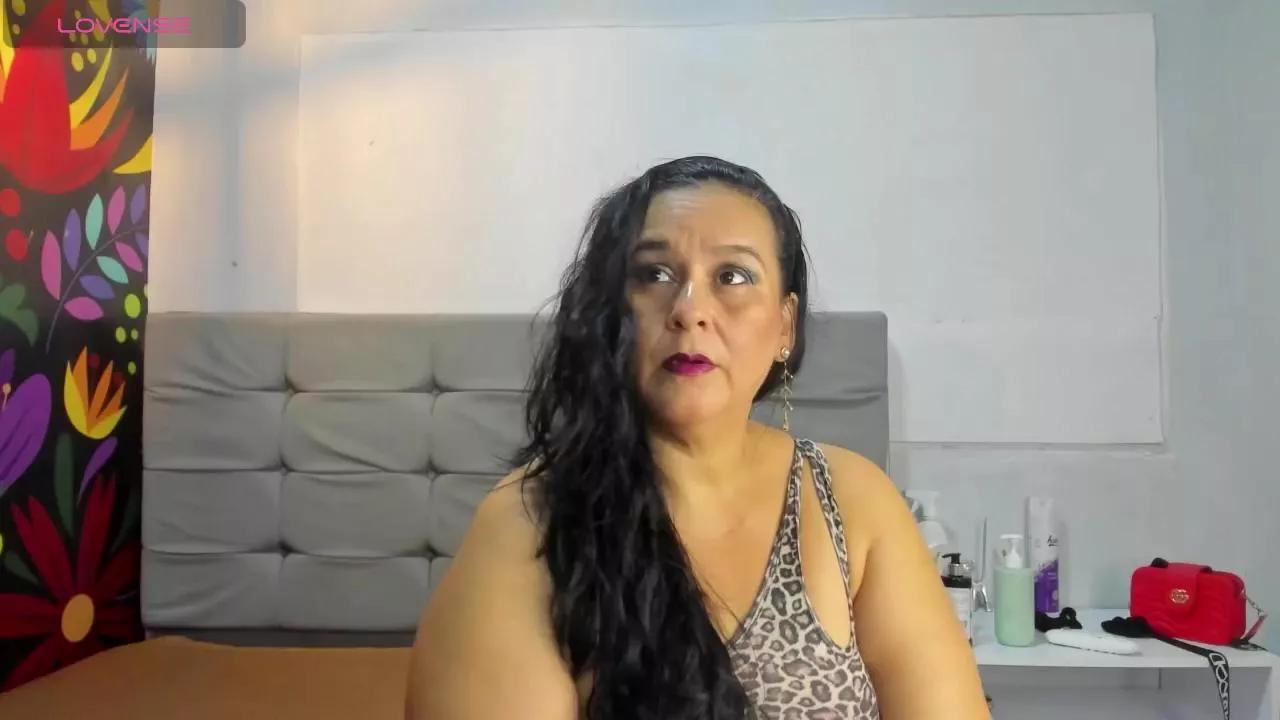 Sharllot_bbw on Cam4 
