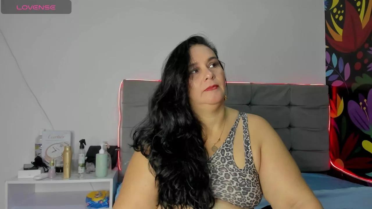 Sharllot_bbw on Cam4 
