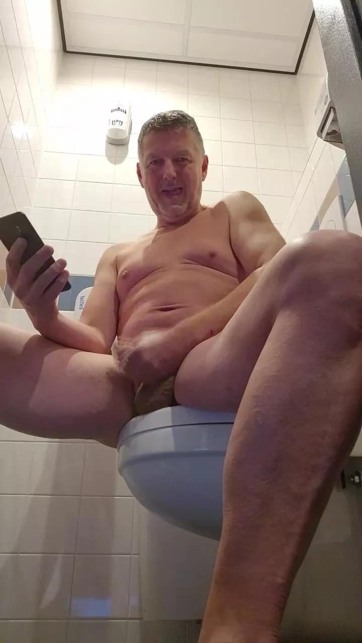 shavedtoyboy on Cam4 
