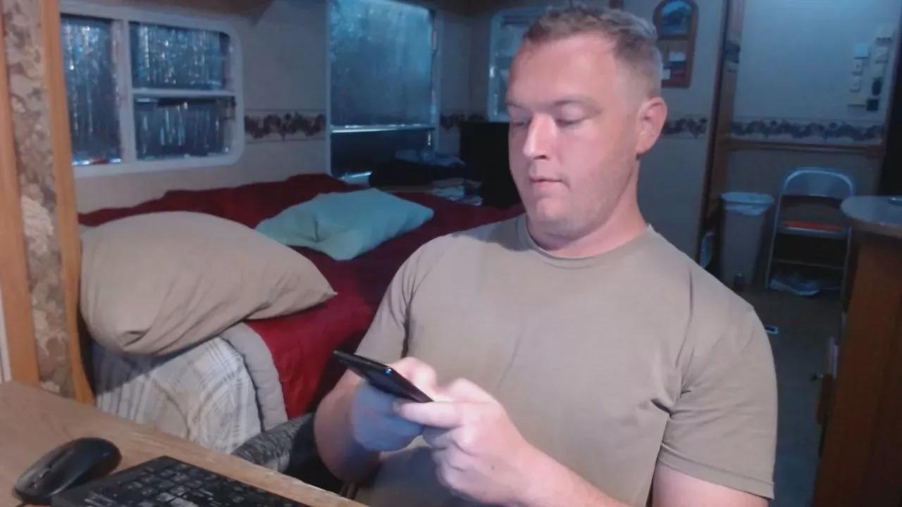 Offline shifterflox on Cam4