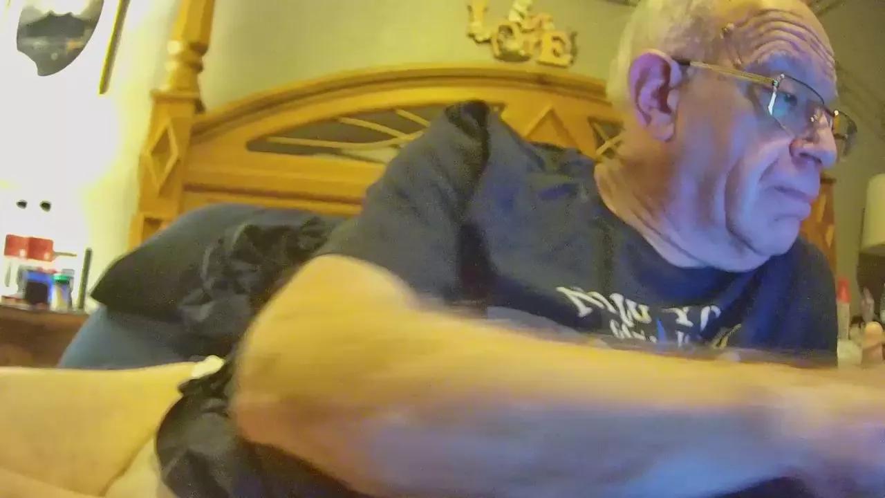 silverdaddy77x on Cam4 