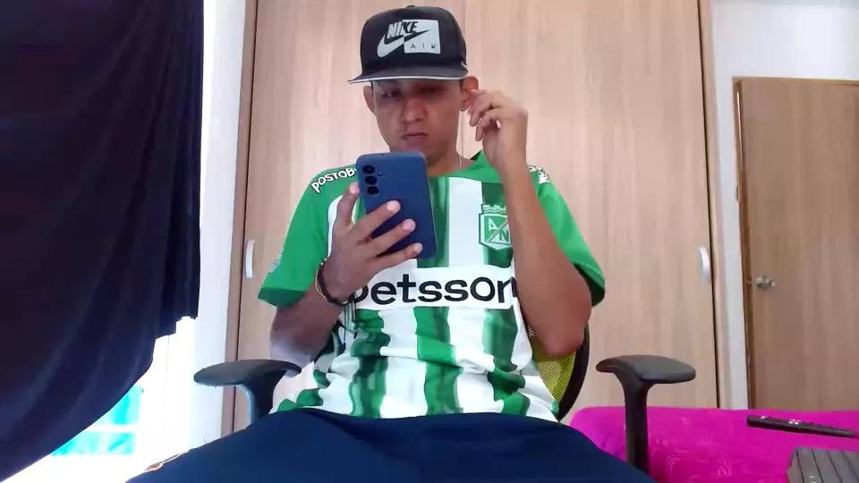 Skinny23cm on Cam4 