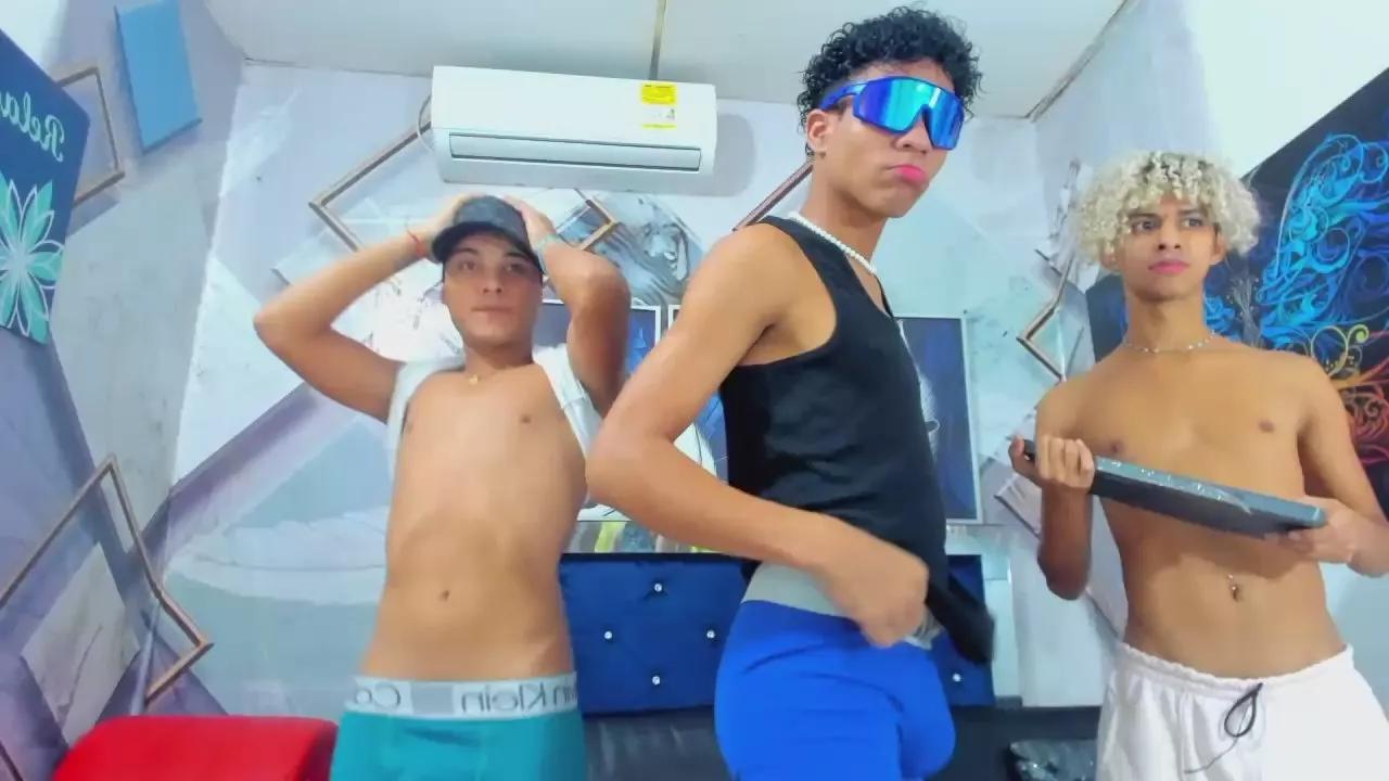 Snake_guys1 on Cam4 
