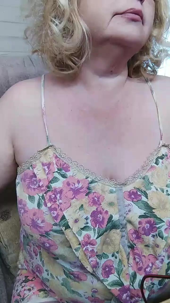 SolarWomen on Cam4 
