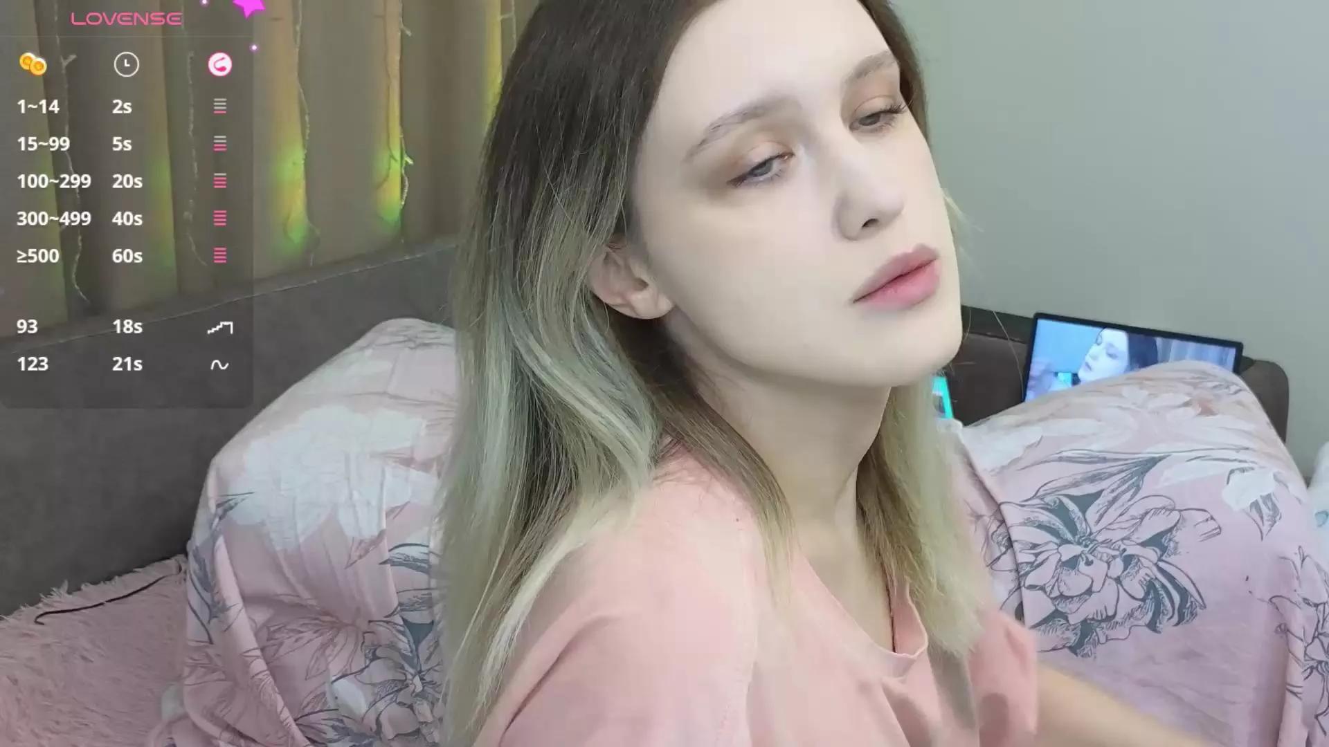 stardusya on Cam4 