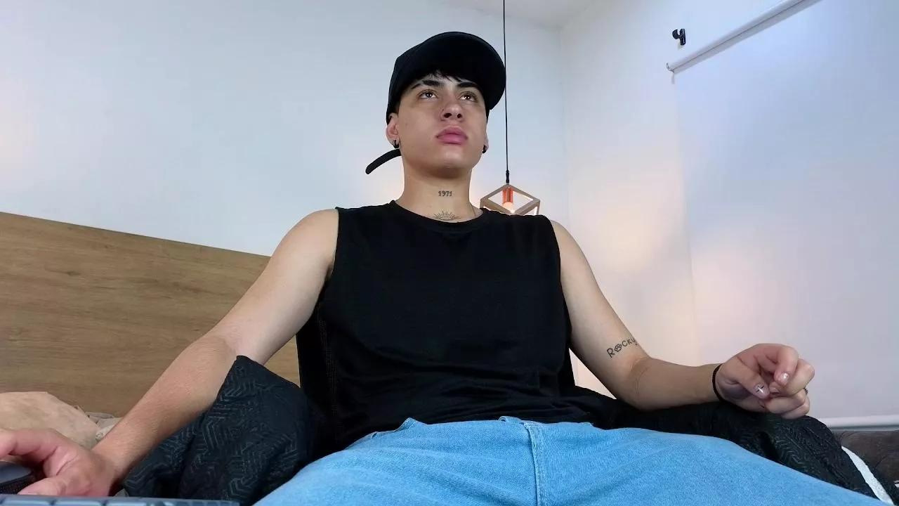 Offline StivenBenet on Cam4