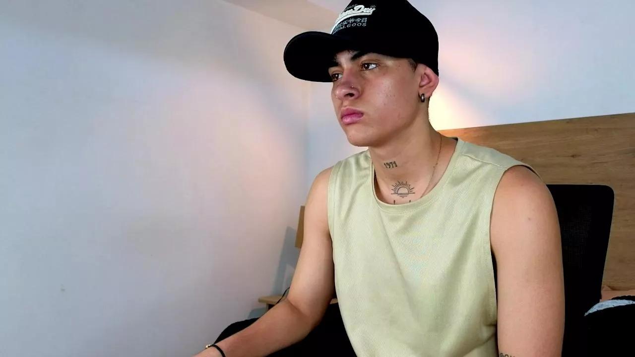 Offline StivenBenet on Cam4