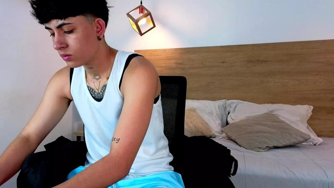 Offline StivenBenet on Cam4