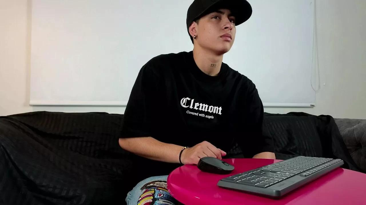 Offline StivenBenet on Cam4