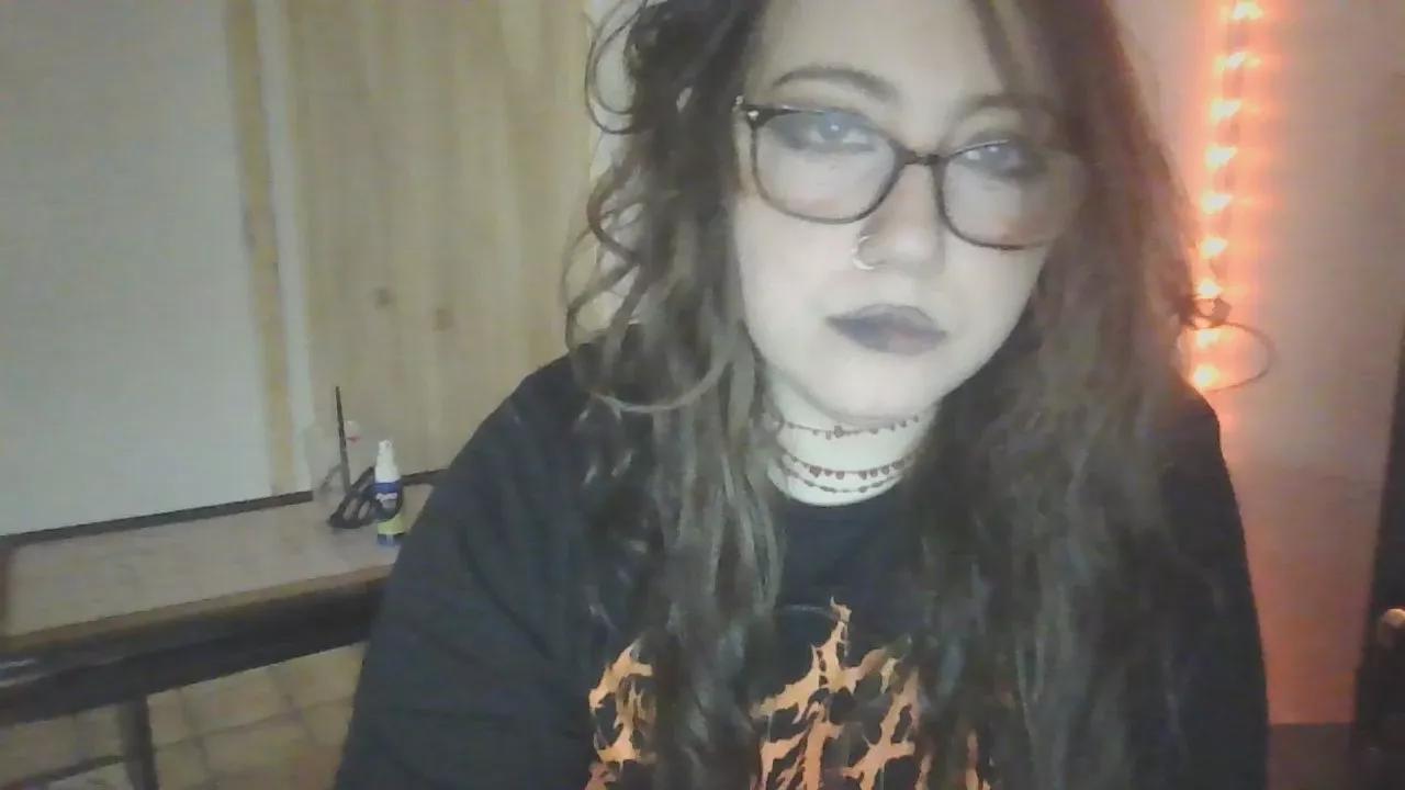 StrangeWoman69 on Cam4 