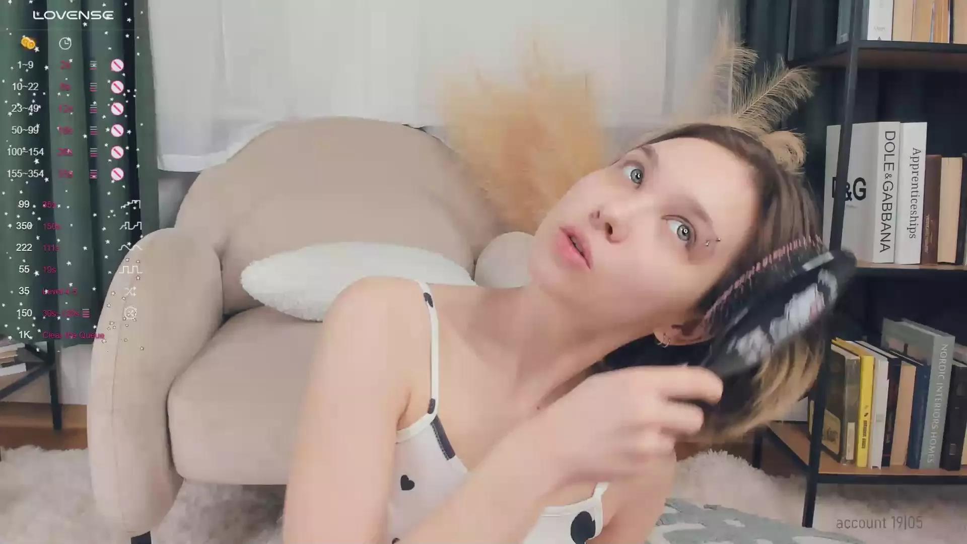 Summer_Lilac on Cam4 