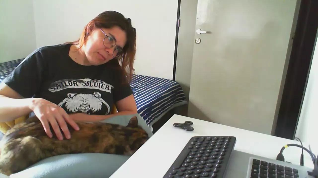 Offline sweetredhota on Cam4