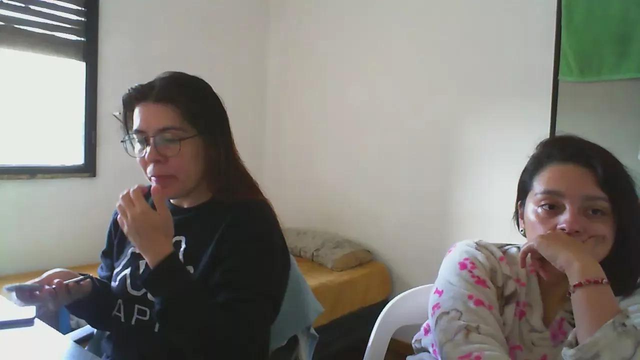 Offline sweetredhota on Cam4