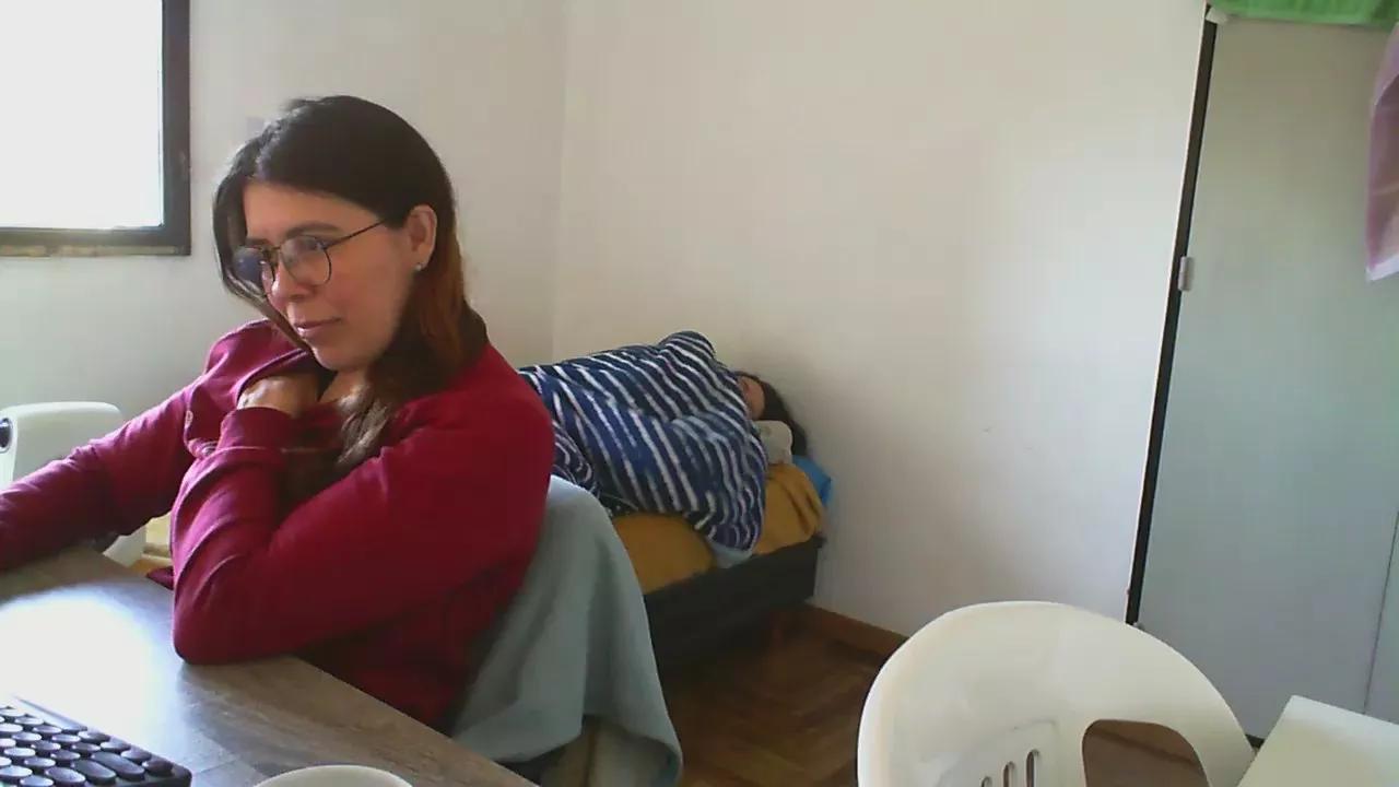 Offline sweetredhota on Cam4