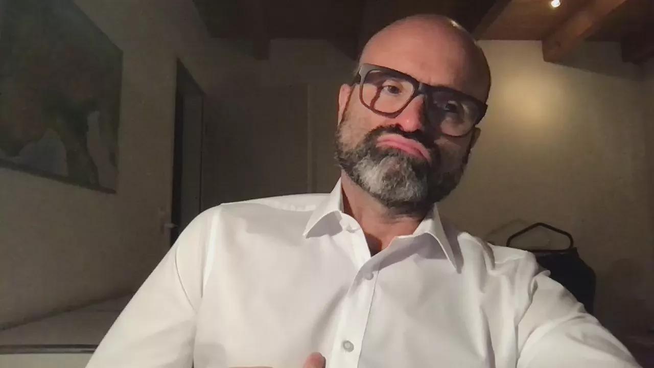 Offline Swiss_man_69 on Cam4