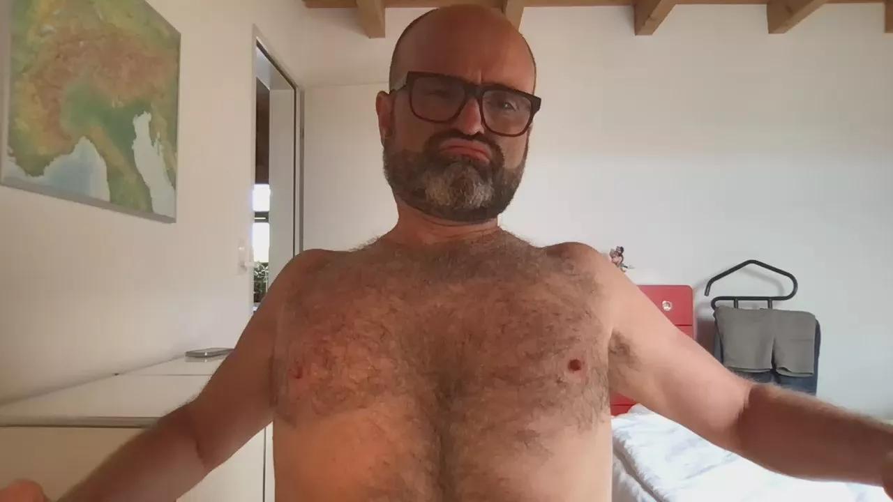 Offline Swiss_man_69 on Cam4