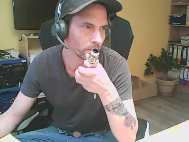 TangaTyp on Cam4 