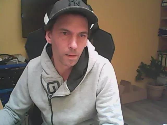 TangaTyp on Cam4 