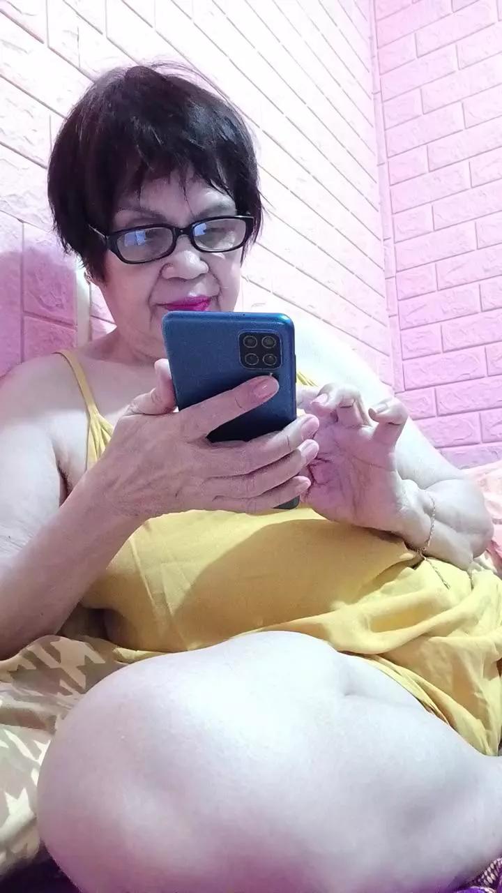 tastegranny on Cam4 