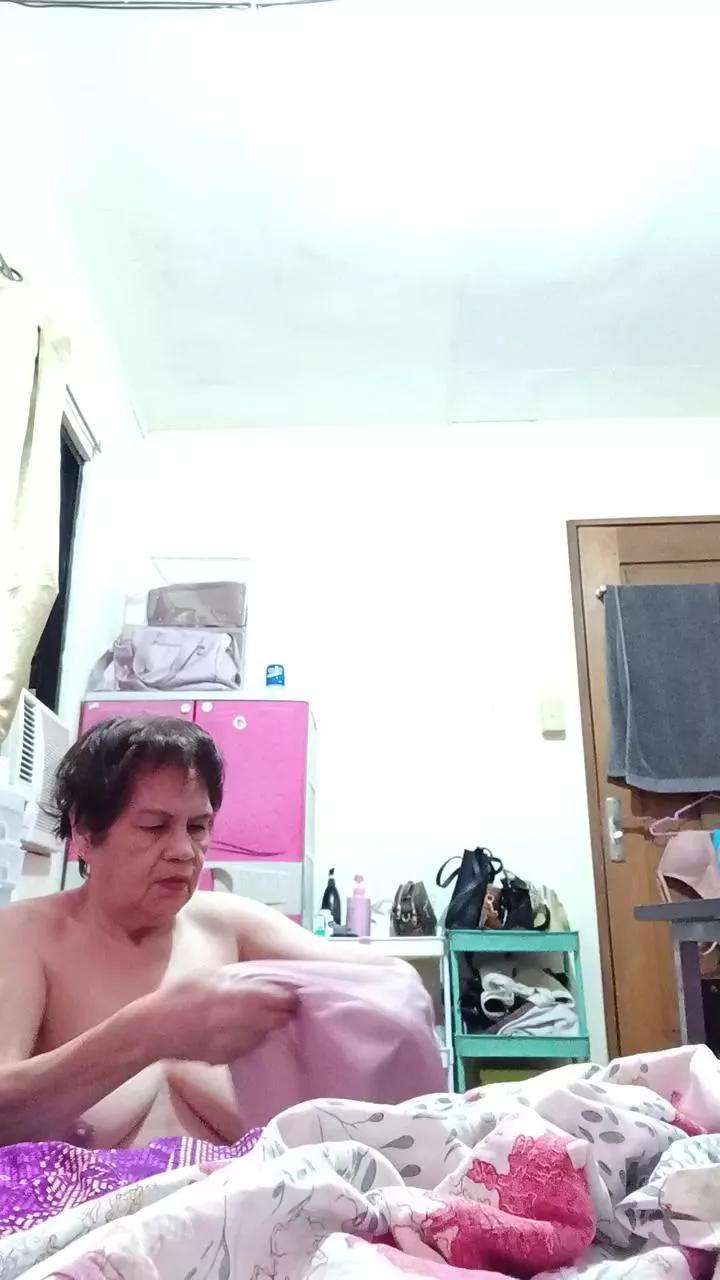 tastegranny on Cam4 