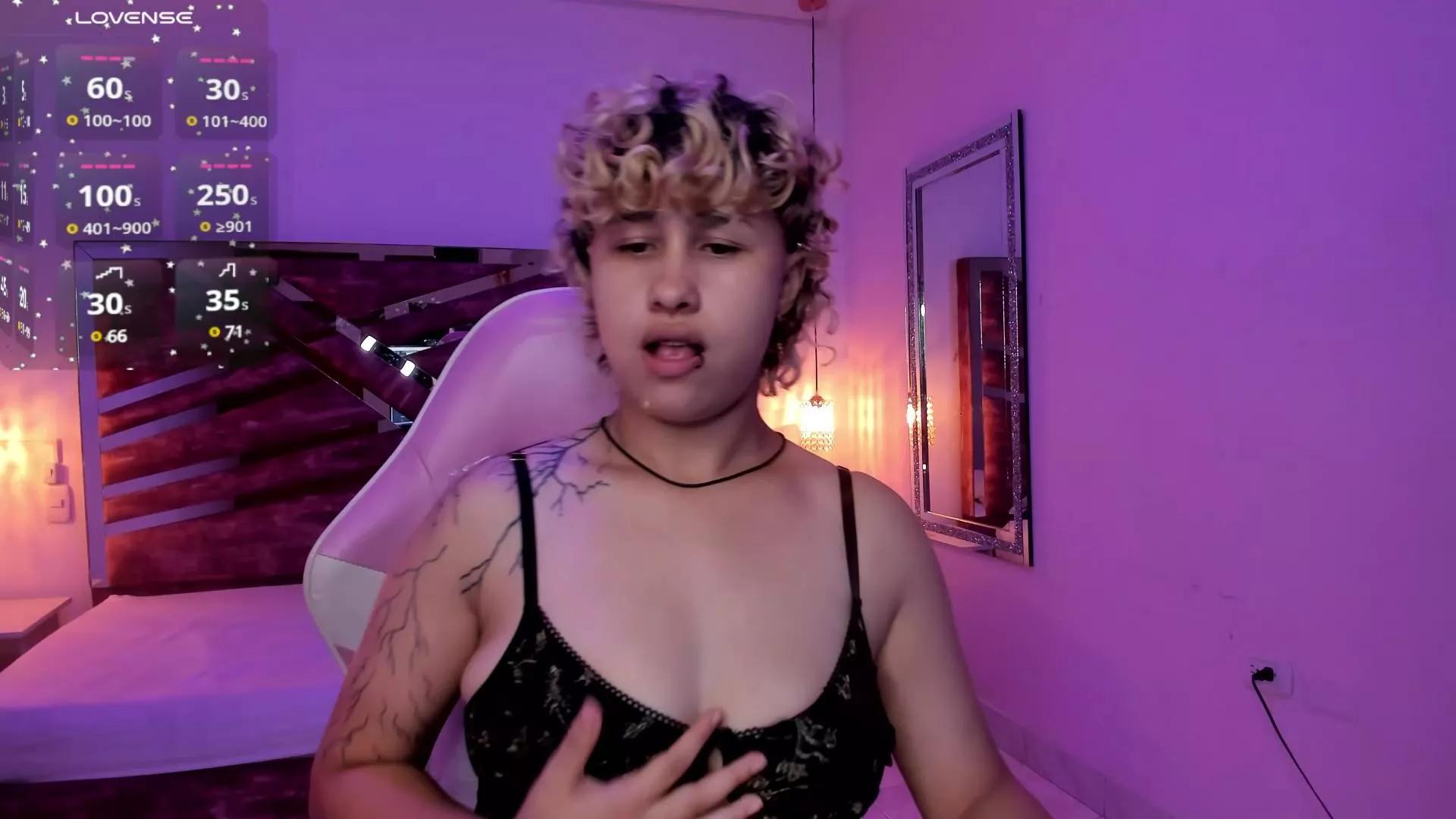 TaylorLeeh on Cam4 