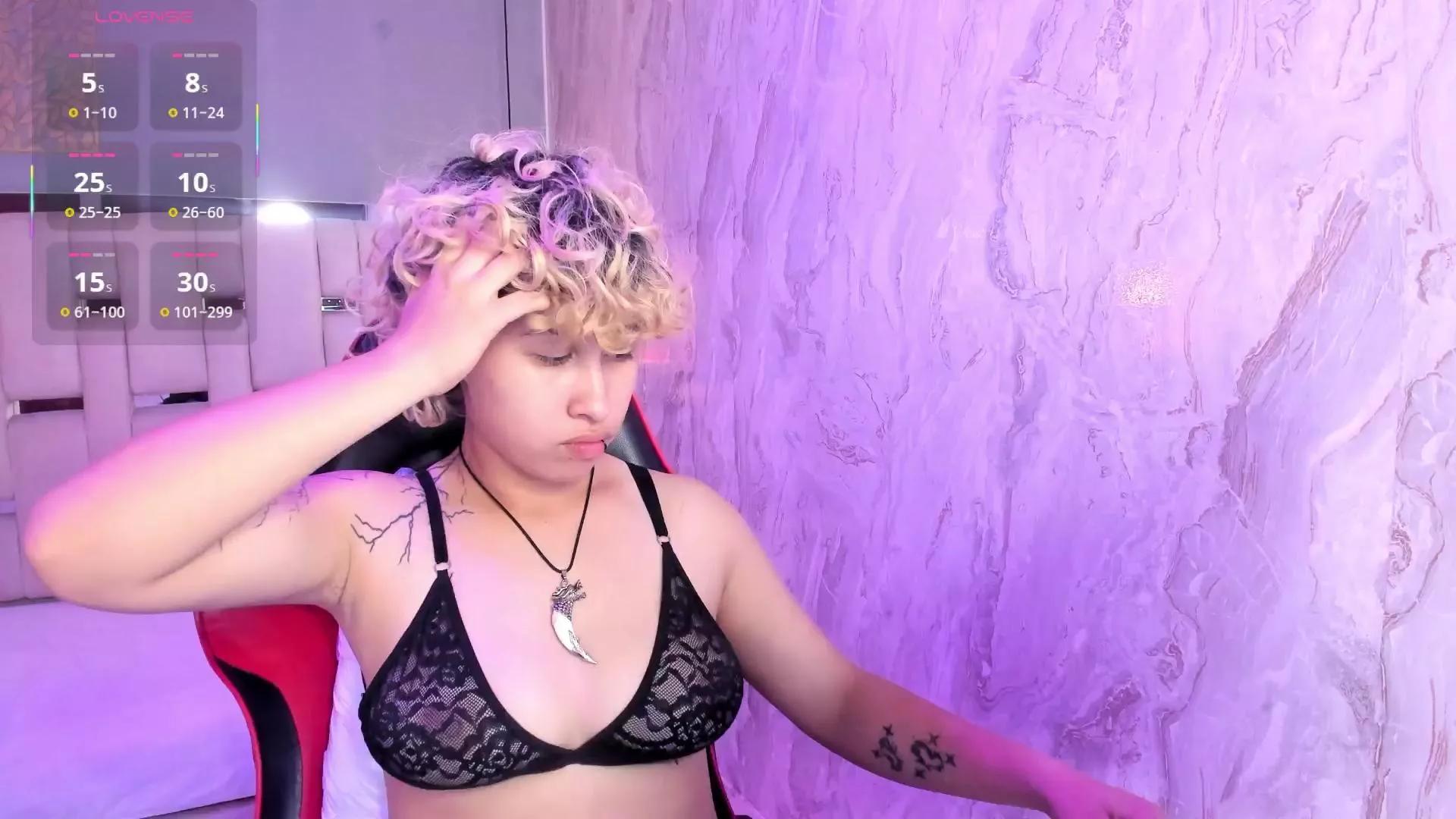 TaylorLeeh on Cam4 