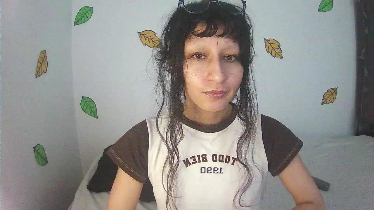 TeaFM on Cam4 