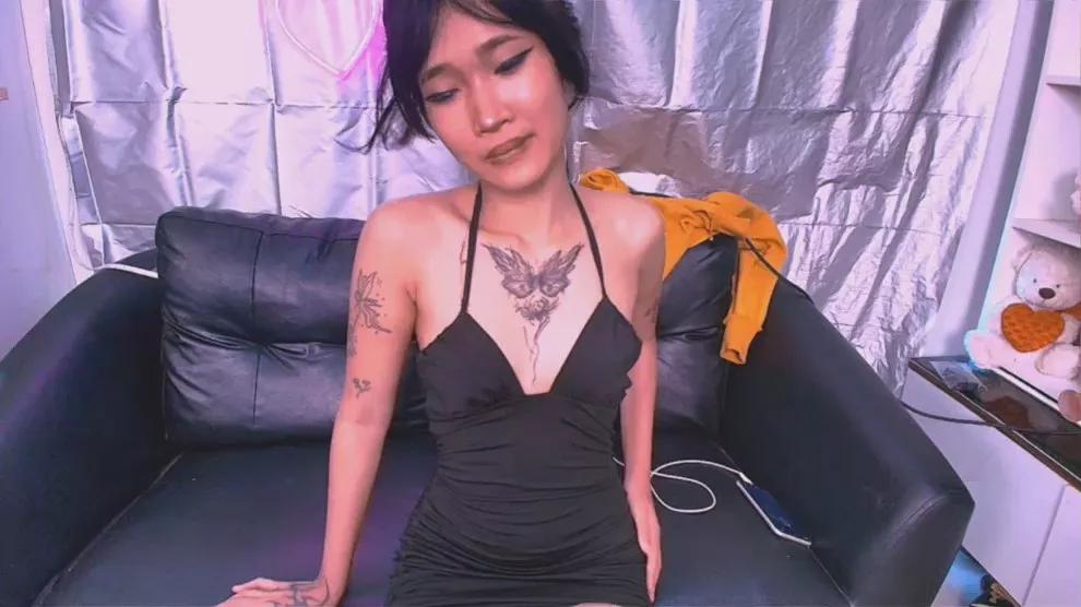 ThaiMasseuse18 on Cam4 