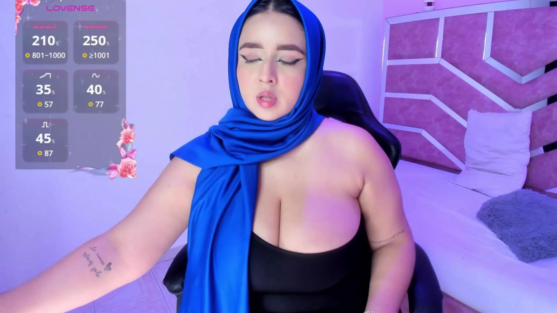 ThanaHaluff on Cam4 