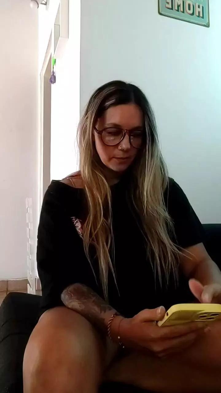 TheQueenMilf on Cam4 