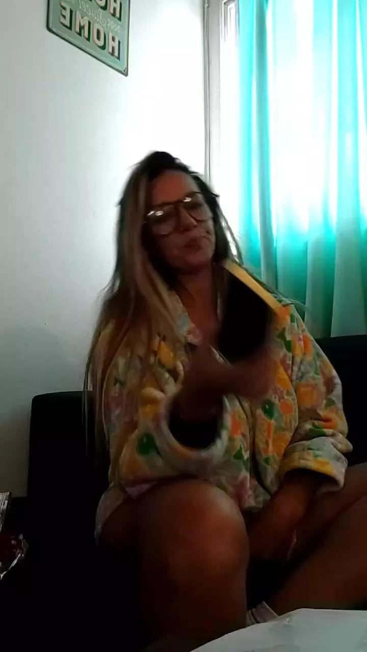 TheQueenMilf on Cam4 