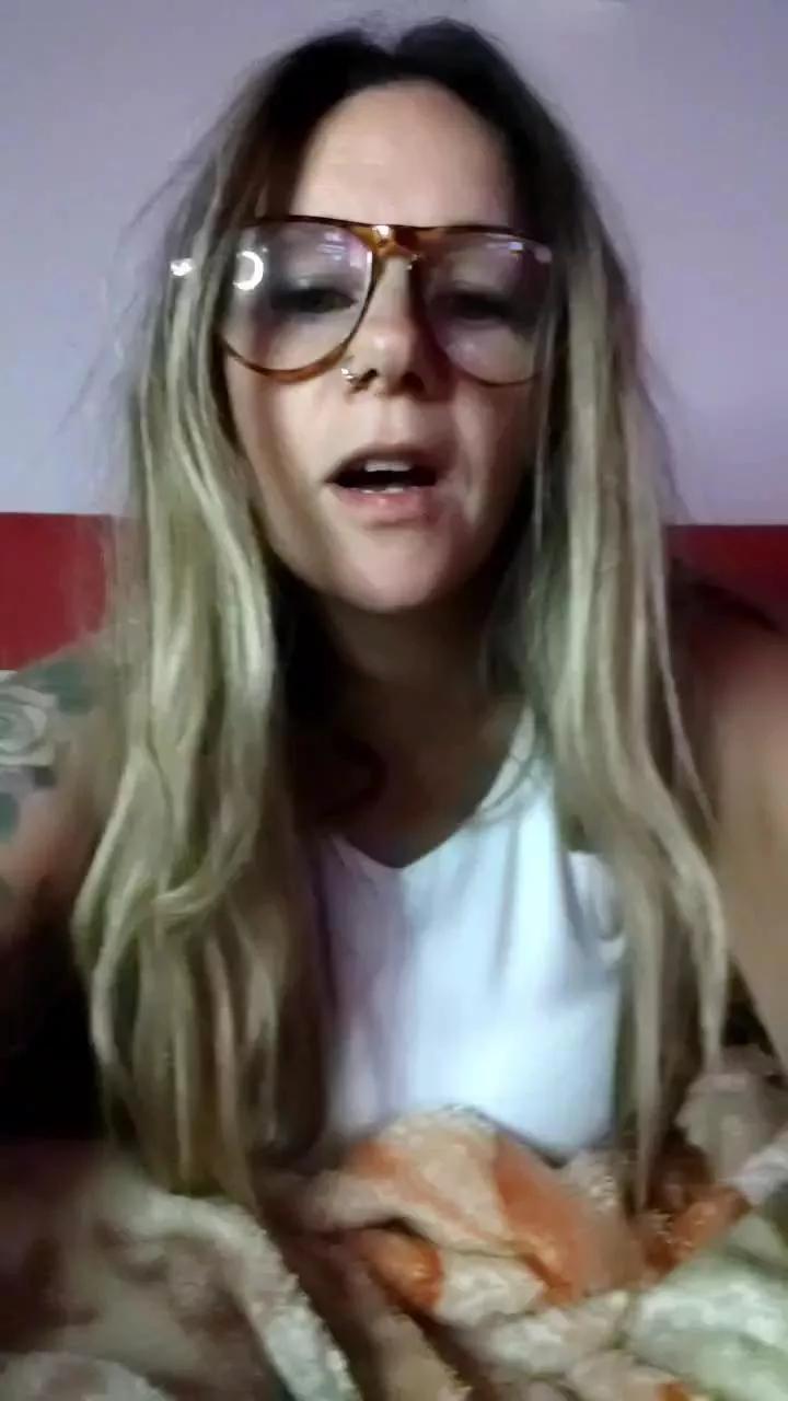 TheQueenMilf on Cam4 