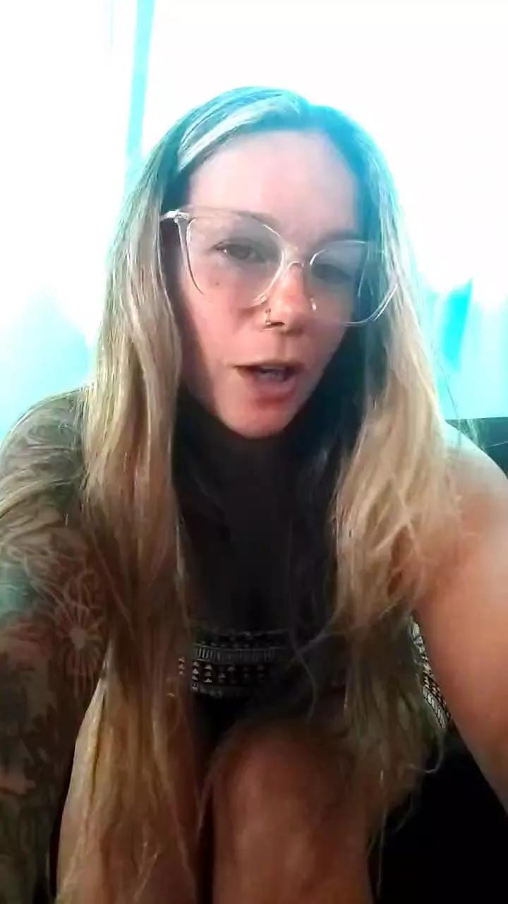 TheQueenMilf on Cam4 