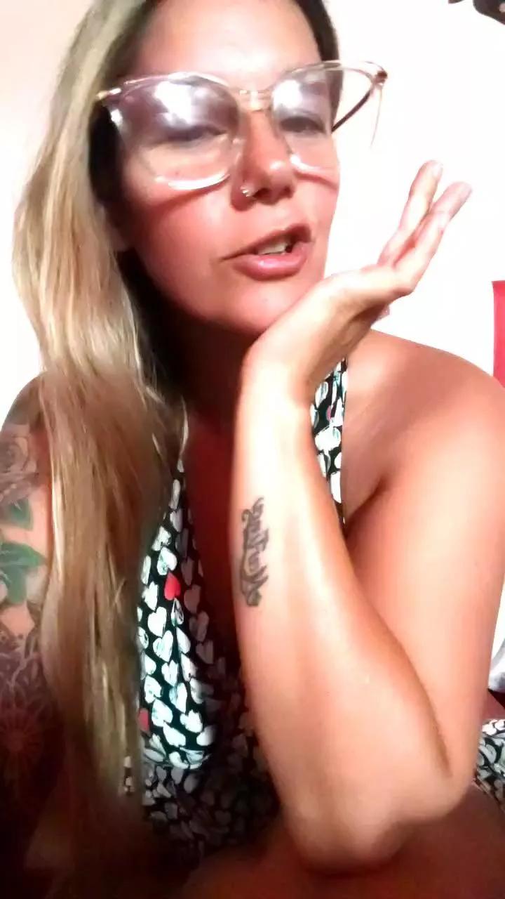 TheQueenMilf on Cam4 
