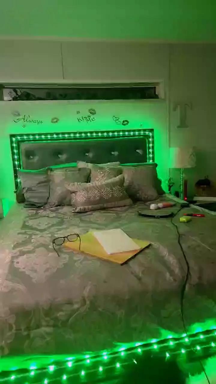 TiffyRae on Cam4 