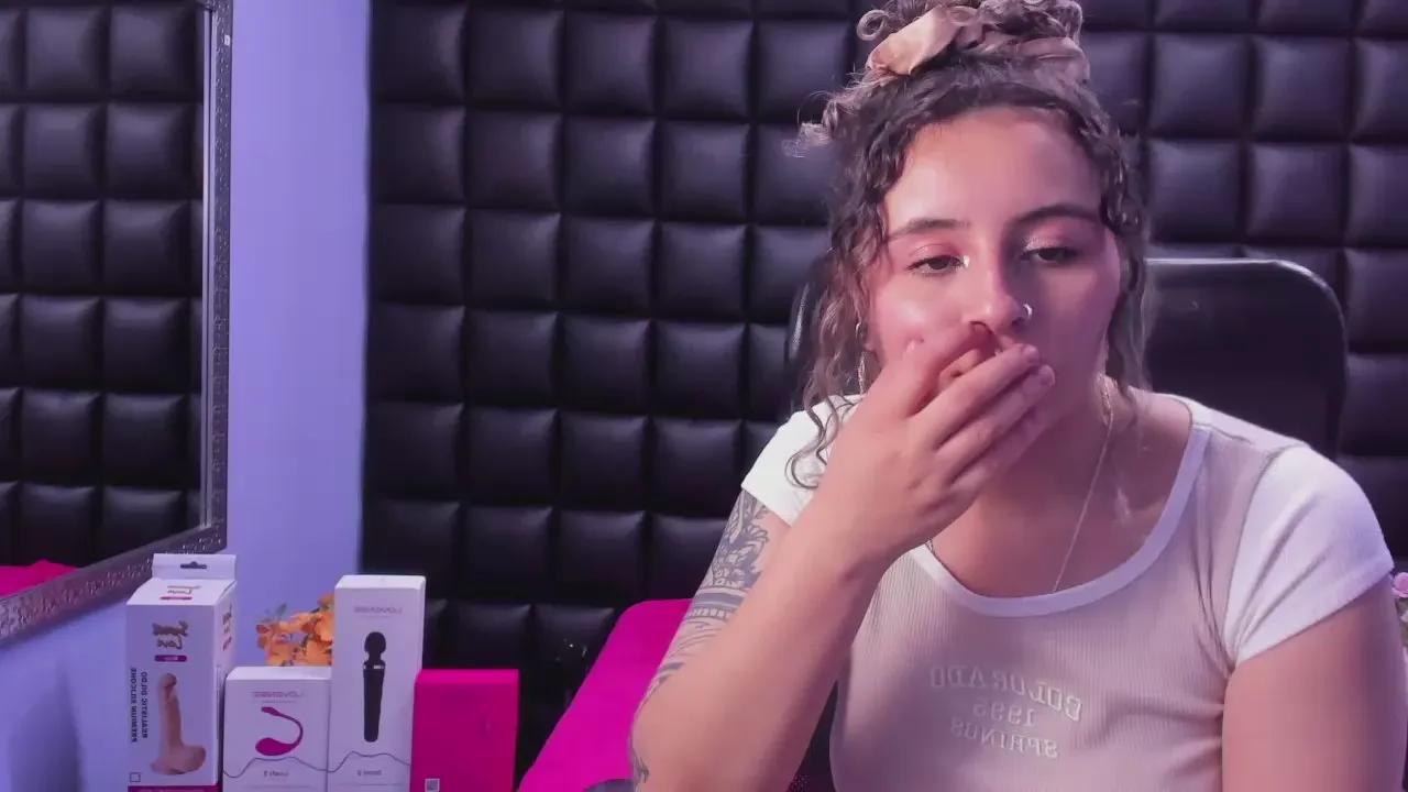 Discover 21 years old tiny_love_ from Cam4 tiny_love_ from Cam4