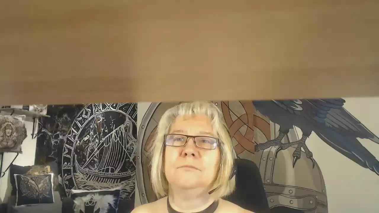 Titten_Luder on Cam4 